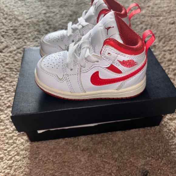 Jordan Toddlers 1 Mid Basketball Sneakers 5C White/Dune Red/Sail/Lobster - Picture 6 of 8